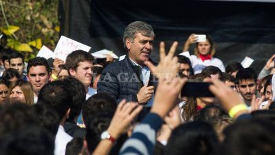 �Manzur, Jaldo y Alperovich se hicieron millonarios hablando de la justicia social�, dispar� Cano