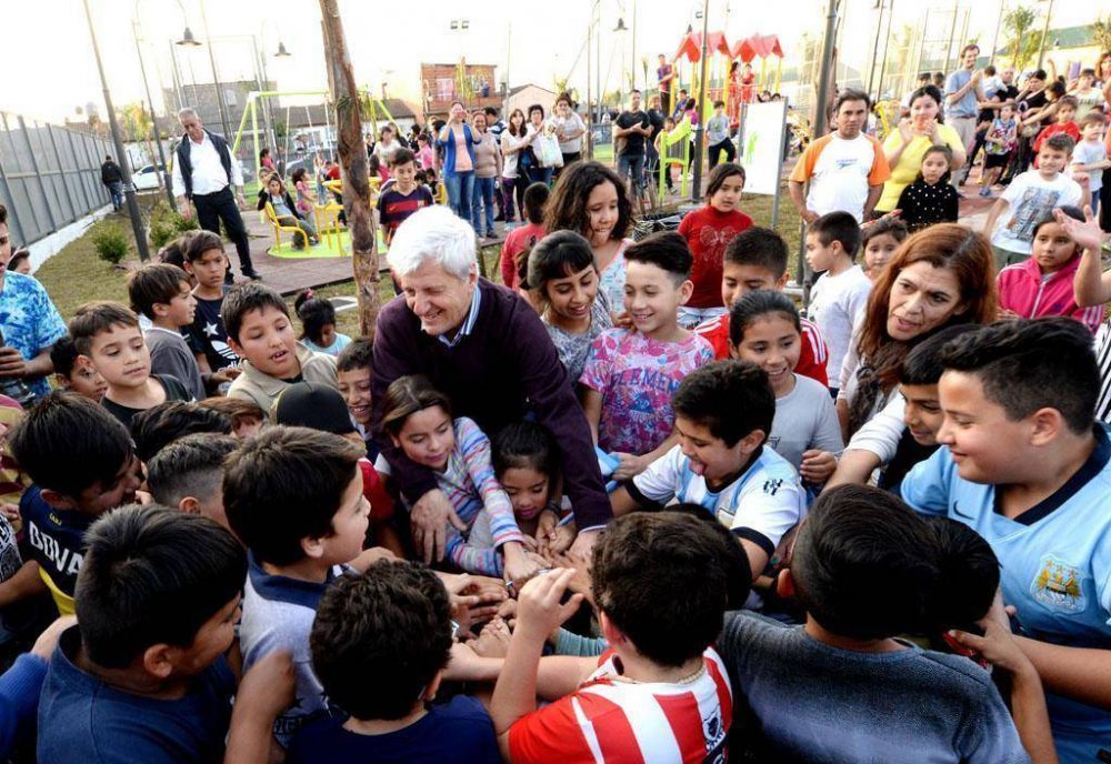 Andreotti inaugur� la plaza 