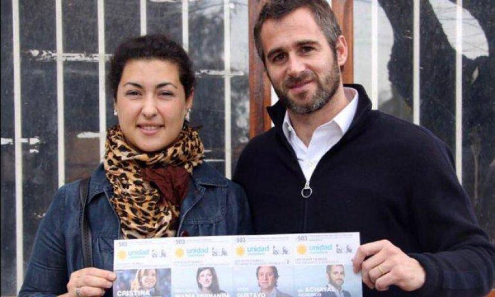 Ach�val comenz� a repartir su lista: �Esta es la boleta de Cristina que le gana a la vieja pol�tica de Pilar