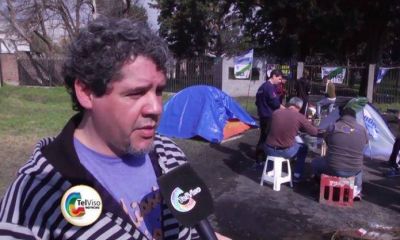 Trabajadores despedidos de una f�brica acampan para que les paguen el 100% de la indemnizaci�n