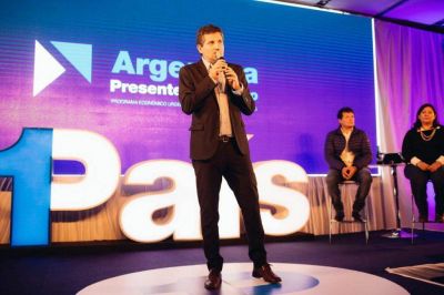 Ariel Ciano inaugur� el Seminario del equipo econ�mico de 1 Pa�s