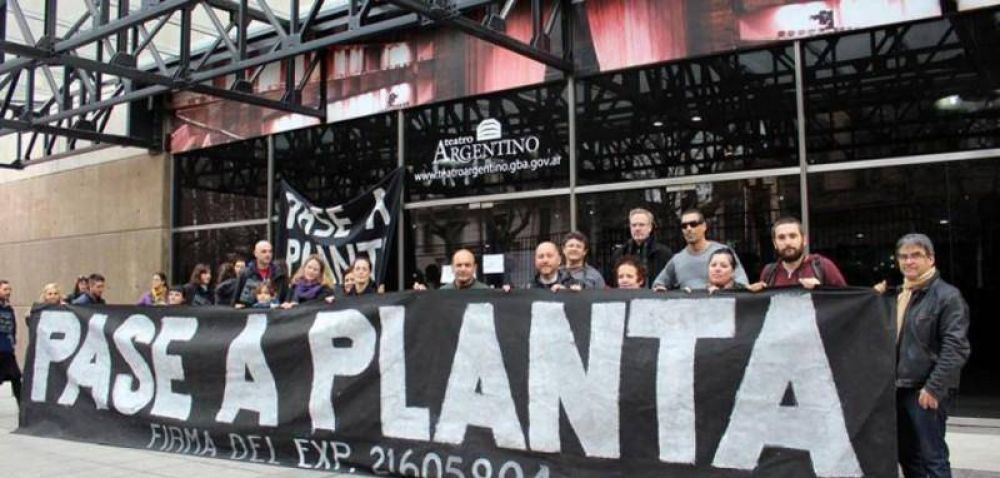 Los trabajadores del Teatro Argentino marcharon y preparan nuevas protestas