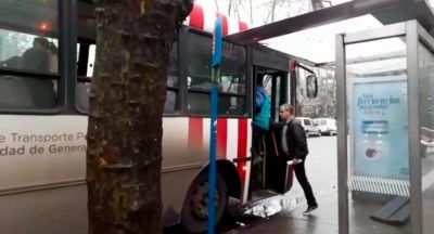 Artime subi� a los colectivos y reparti� propuestas