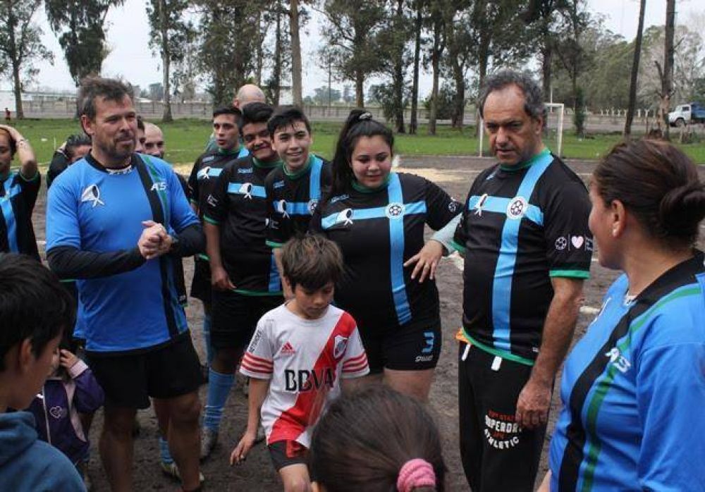 Daniel Scioli y Marcos Gutirrez recorrieron el barrio Parque Palermo