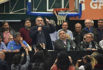 Entre abucheos y silbidos, la CGT confirm� una movilizaci�n para el 22 de agosto