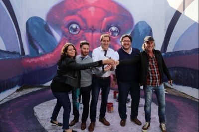 Garro y Avelluto inauguraron un mega mural en la Rep�blica de los Ni�os