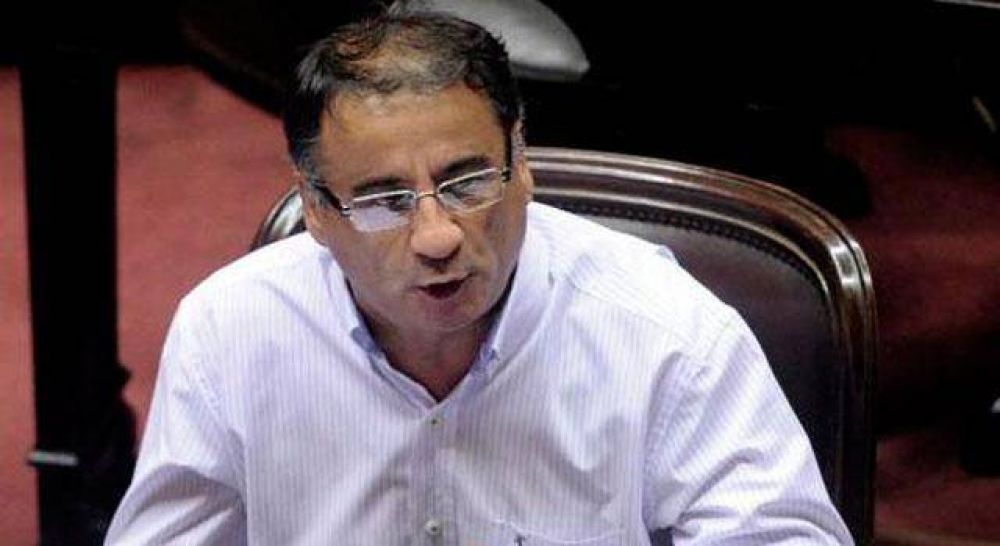 �Grindetti hace campa�a con las obras pero la gente no come cemento�