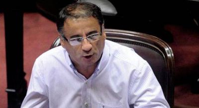�Grindetti hace campa�a con las obras pero la gente no come cemento�