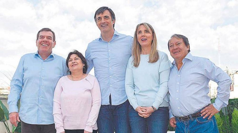 Seg�n encuesta, Oca�a es mejor precandidata que Bullrich