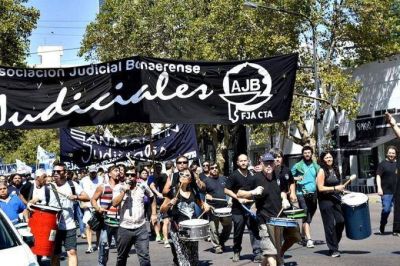 Judiciales bonaerenses comienzan la semana con un paro y no descartan m�s medidas de fuerza