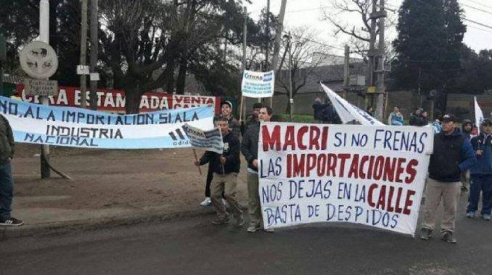 Corte en Camino de Cintura contra los despidos en Adidas
