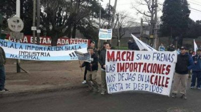 Corte en Camino de Cintura contra los despidos en Adidas