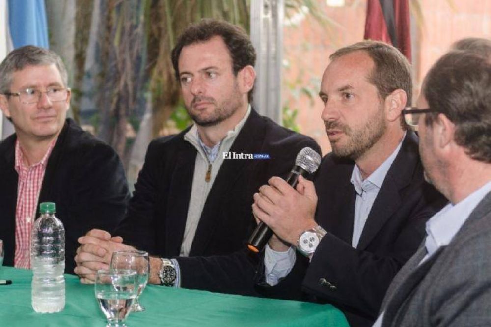 Pino Paz Posse junto a Jose Urtubey y Ramn Ayala particip en la firma del Convenio de Corresponsabilidad Gremial