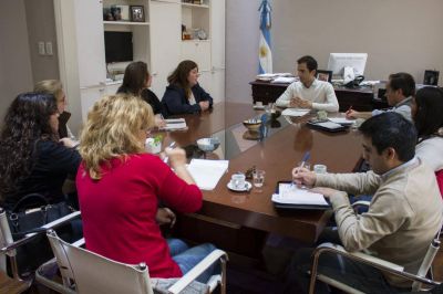 Petrecca fustig� las cr�ticas y destac� que �los intereses de los plazos fijos� fueron destinados a las escuelas 13 y 30