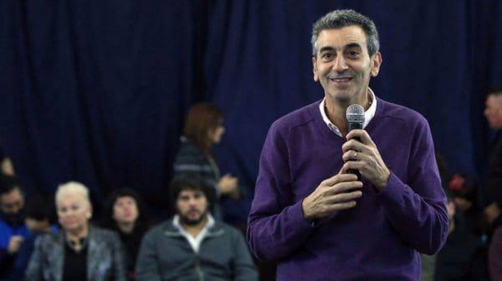 Florencio Randazzo compar� el apoyo a Cristina Kirchner con el que tuvo Carlos Menem en 2003