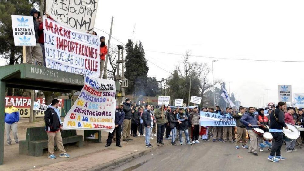 Extreme Gear suspendi a 70 trabajadores de su planta de Esteban Echeverra