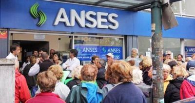 Otra alarma para el mundo sindical: el Gobierno va por una reforma previsional