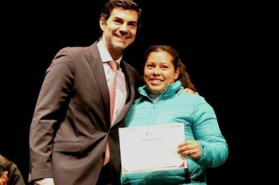 Juan Manuel Urtubey entreg� diplomas a j�venes y adultos que finalizaron la primaria y el secundario
