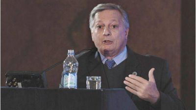 El gabinete econ�mico tiene la mitad de su dinero en el exterior