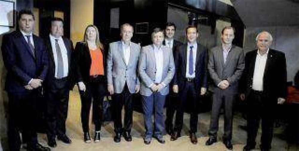 Gobernadores peronistas se re�nen ma�ana para afianzar un espacio de poder propio