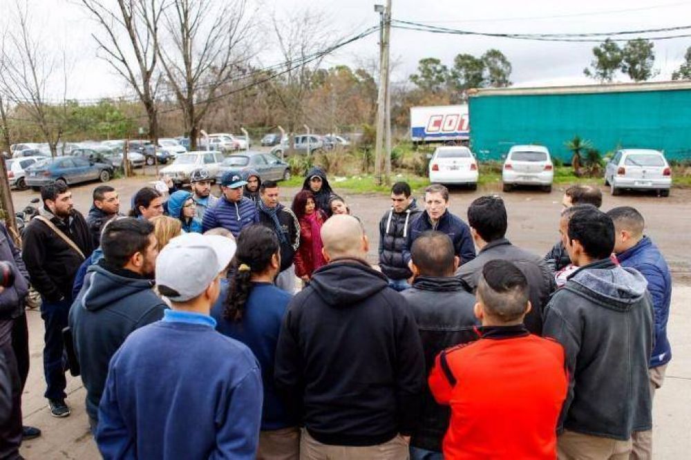 El intendente de Esteban Echeverr�a se reuni� con los trabajadores de Adidas y le expres� su apoyo