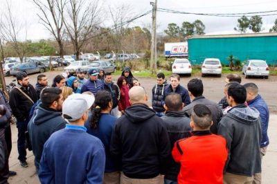 El intendente de Esteban Echeverr�a se reuni� con los trabajadores de Adidas y le expres� su apoyo