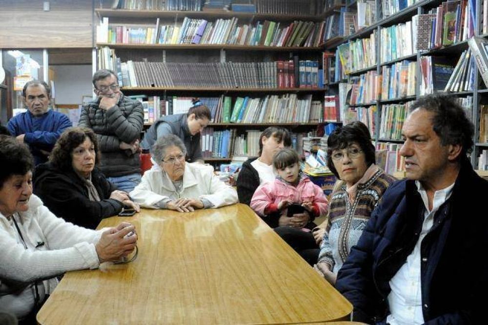En plena campa�a electoral, Scioli sigue recorriendo los municipios bonaerenses