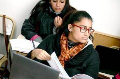 La futura contadora que anexa conocimientos en el curso de la UTTA