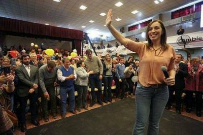 En San Miguel, Vidal pidi� el voto para Cambiemos: �No dejen de apostar por este cambio�