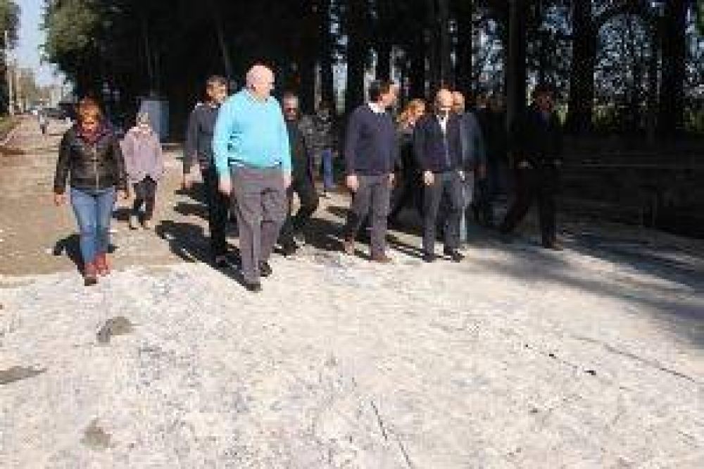 El gobierno anunci� un plan de asfaltos