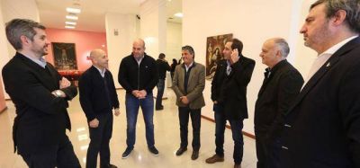 En Lan�s, Pe�a se reuni� con intendentes de Cambiemos