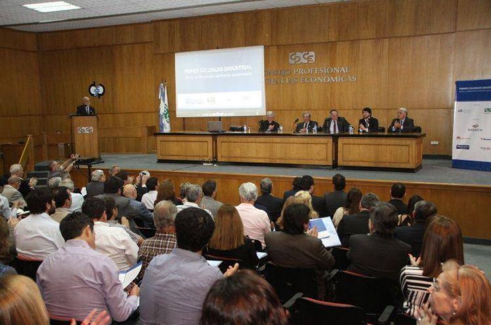 Una nueva cumbre industrial re�ne aqu� a los titulares de UIA e Industria