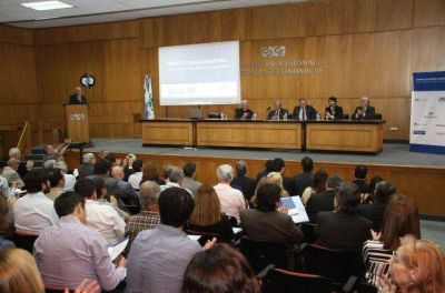Una nueva cumbre industrial re�ne aqu� a los titulares de UIA e Industria