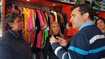 Mart�nez les tiende una mano a los comercios en crisis