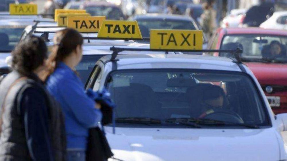 Taxistas buscan presionar a los concejales bloqueando los accesos de la ciudad