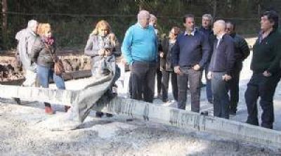 A d�as de las PASO, el gobierno lanza un plan de asfalto