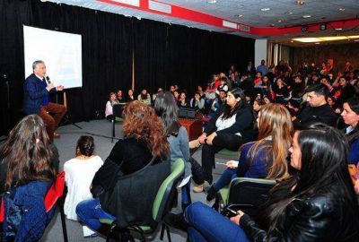 Alberto inst� a los docentes j�venes a innovar en la educaci�n