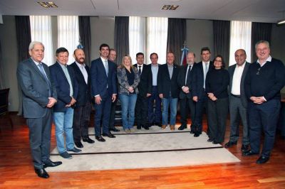 Dura cr�tica de gobernadores del PJ a Macri