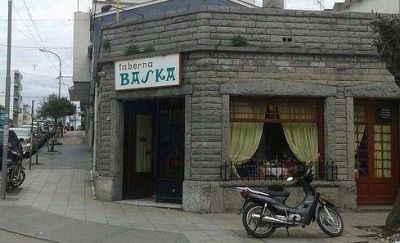 Triste final: tras 57 a�os, cierra la Taberna Baska