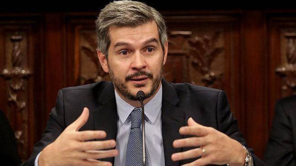 Pe�a le tir� m�s dardos a Verna