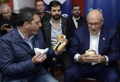 Giuliani peronista: recorri� La Matanza y comi� chorip�n