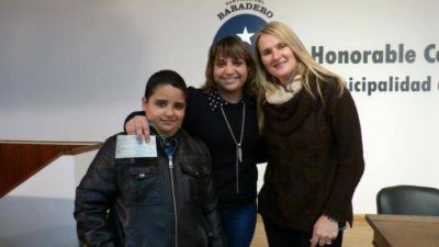 El municipio entreg� becas educativas a estudiantes de la ciudad
