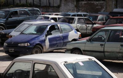 Los due�os no reclaman sus veh�culos infraccionados y se saturan los predios