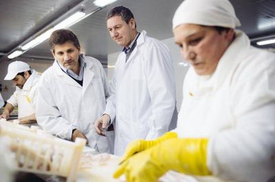 Ariel Ciano destac� el rol del sector empresario tras recorrer planta pesquera