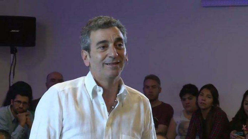 Randazzo encabez� un acto en la ciudad y apunt� al cierre de comercios