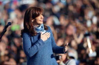 Cristina sigue liderando las encuestas y Bullrich y Massa se pelean por el segundo lugar