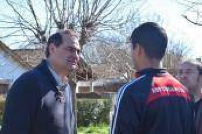 La Plata: Escudero recorri� barrios del sur de la ciudad conduras cr�ticas a Cambiemos