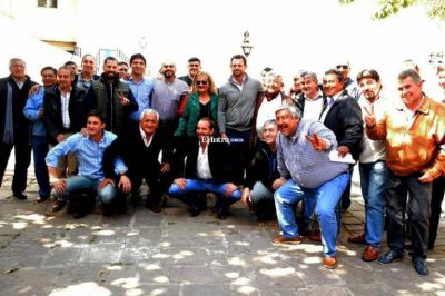 Pino Paz Posse y Jos� Urtubey se reunieron con las 62 Organizaciones Peronistas