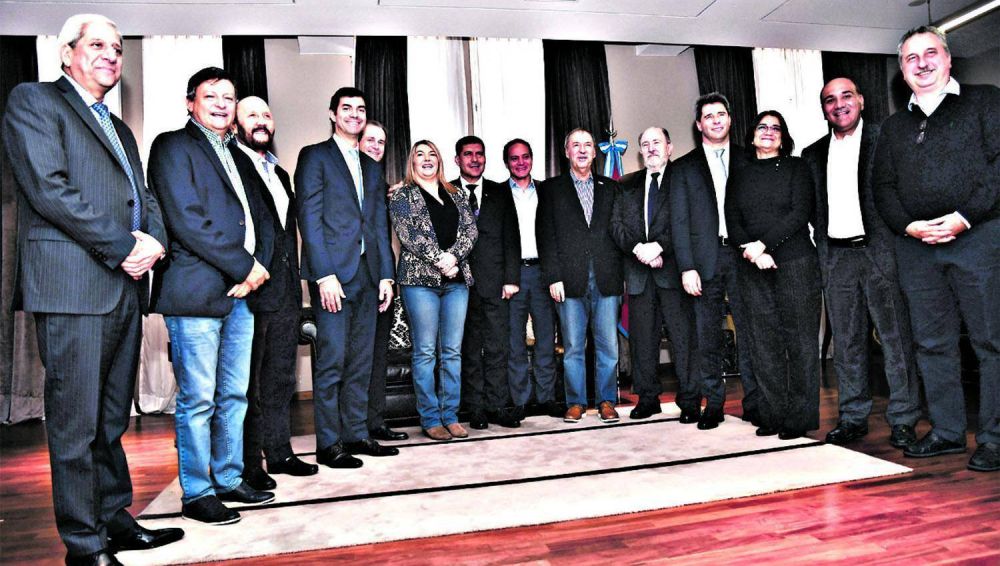 Manzur: �no pueden quitar plata a las provincias�