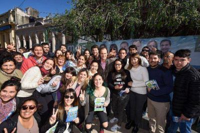 En una recorrida por el centro de Paran�, Bordet llam� a defender la producci�n y el trabajo 